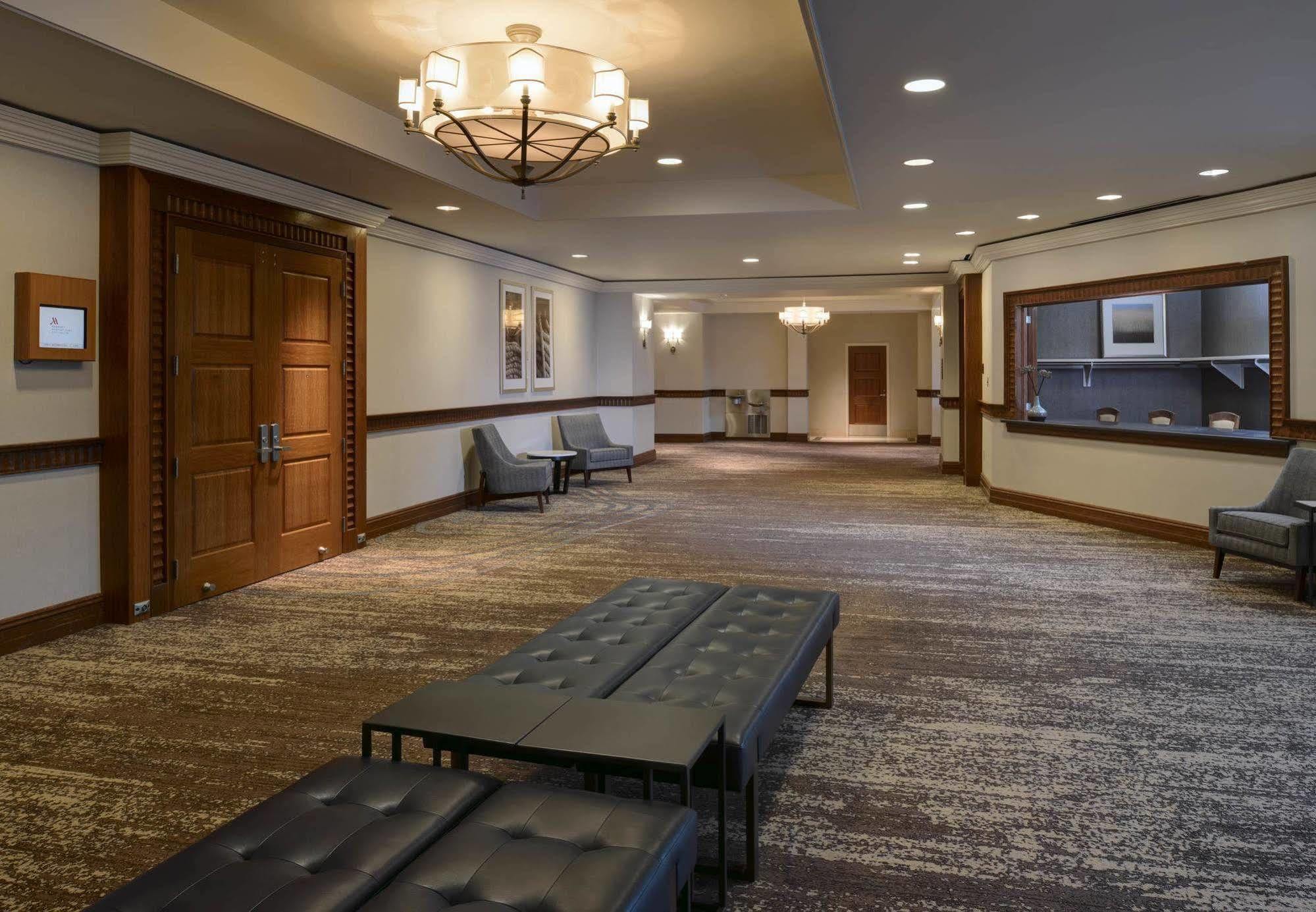 Newport News Marriott At City Center Hotell Eksteriør bilde