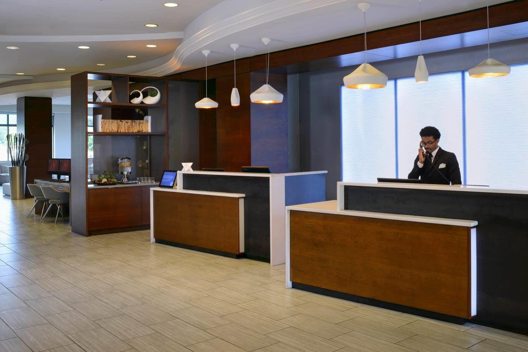 Newport News Marriott At City Center Hotell Eksteriør bilde